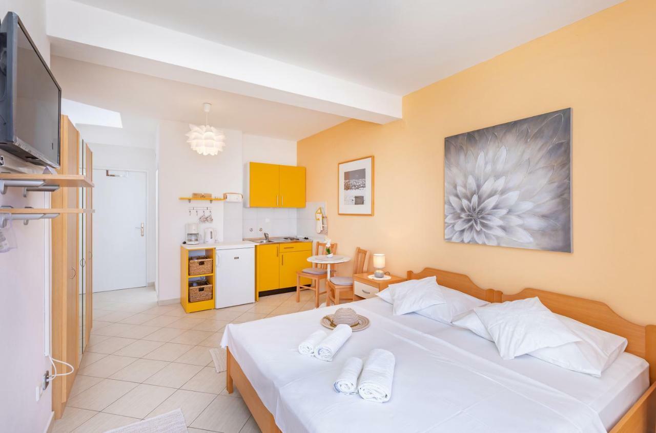 Apartments Mirela 米利尼 外观 照片