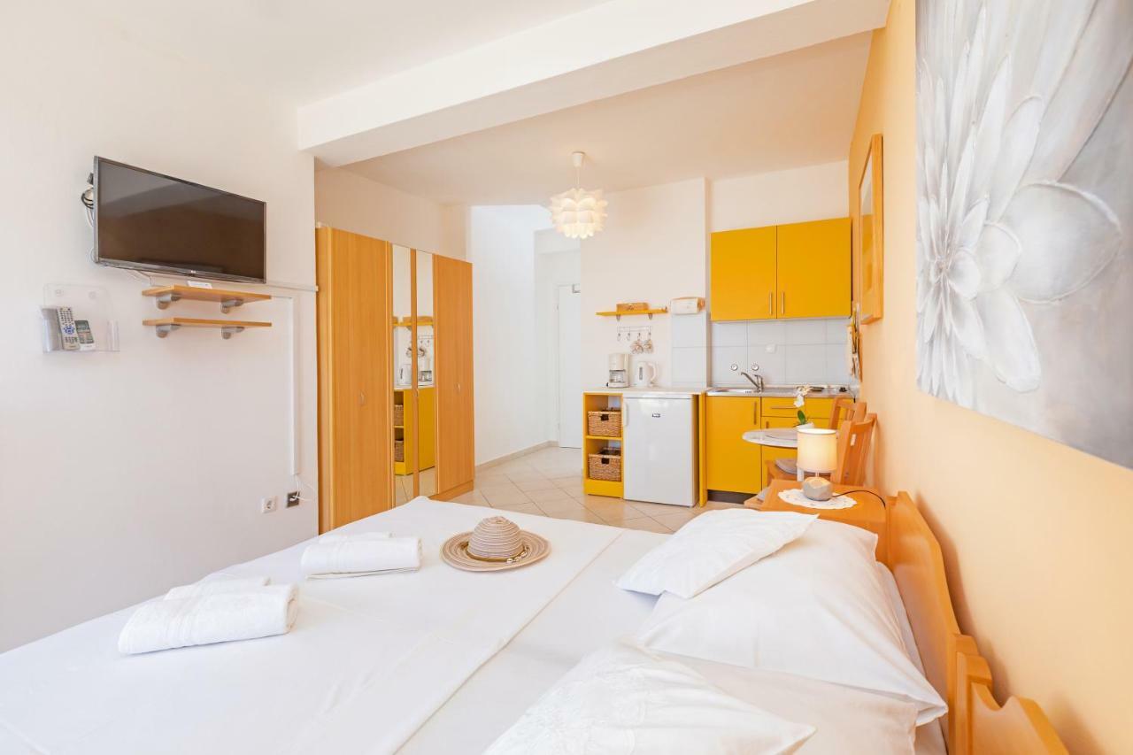 Apartments Mirela 米利尼 外观 照片