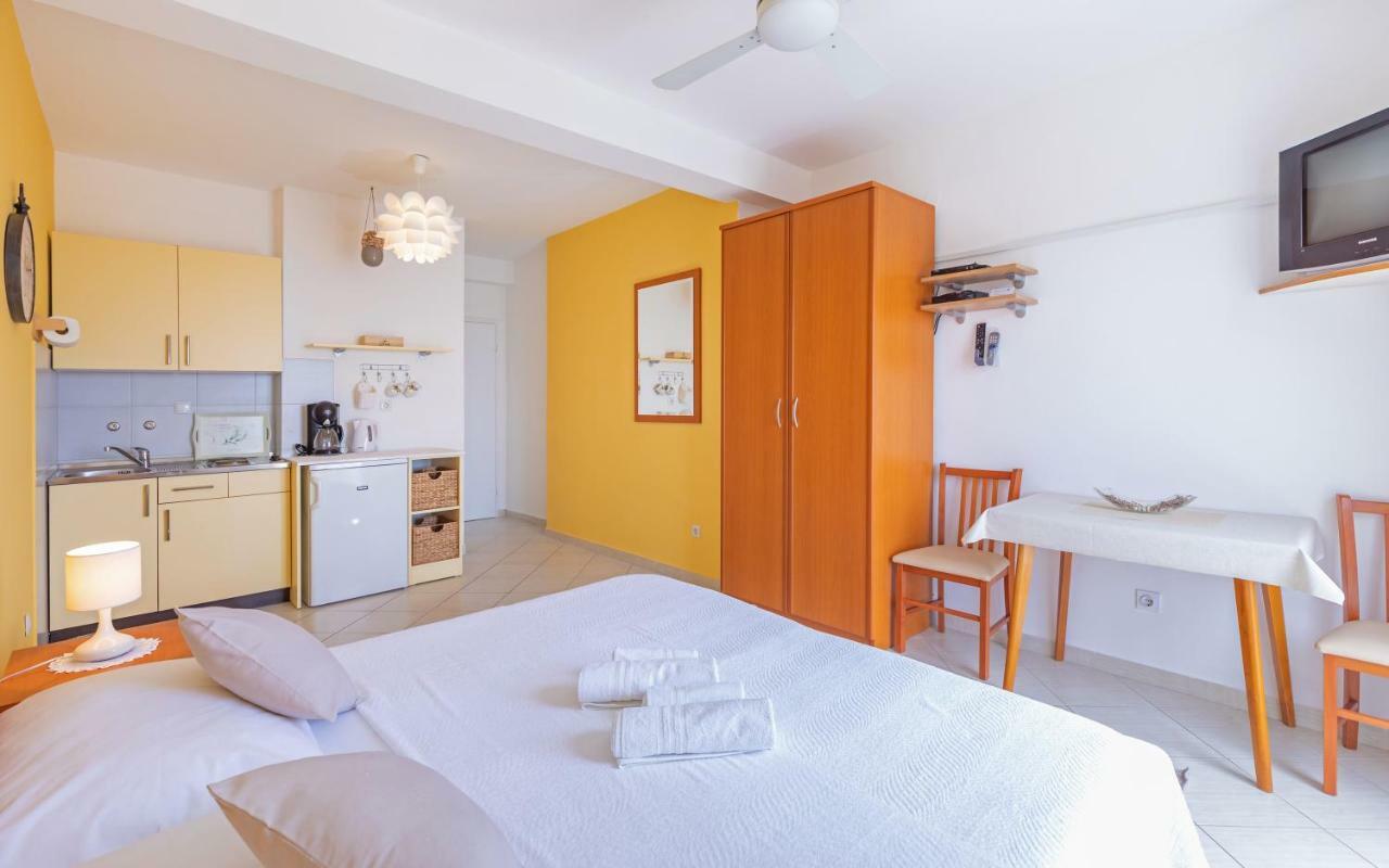 Apartments Mirela 米利尼 外观 照片