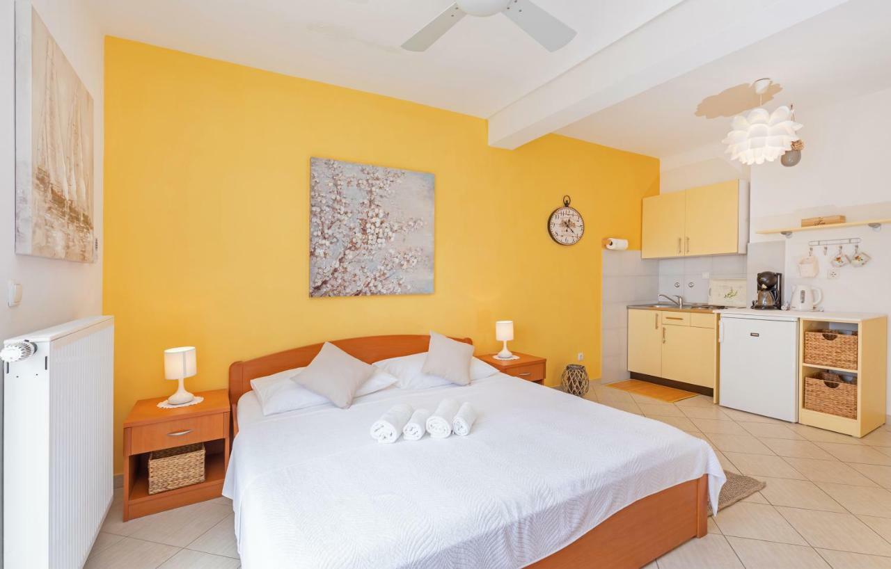 Apartments Mirela 米利尼 外观 照片